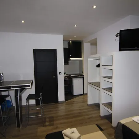 Hostal MH Fuencarral-3