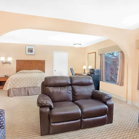 Super 8 By Wyndham San Angelo-2