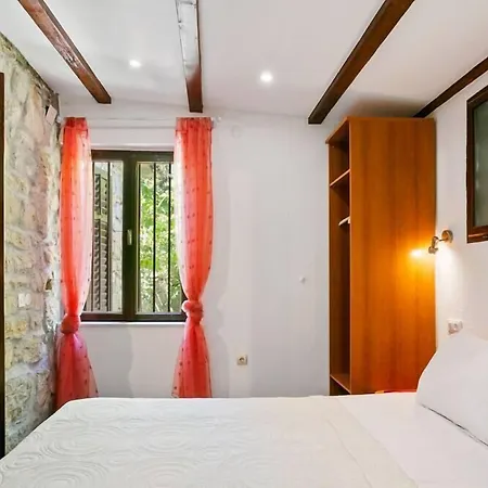 Garden Apartment Hotel-2
