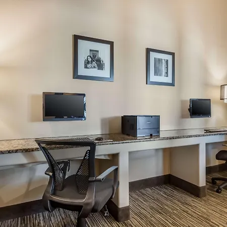 Best Western Plus Lackland Hotel And Suites.-3