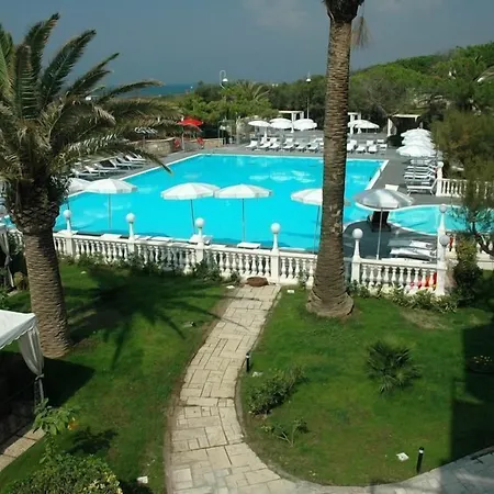 Domizia Palace Hotel-2