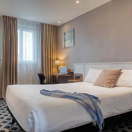 Brit Hotel Les Voyageurs-3