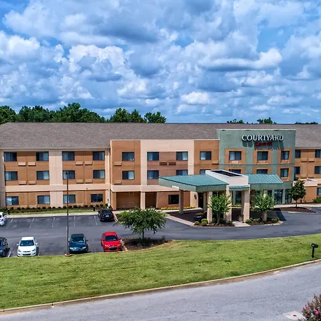 Courtyard By Marriott Troy-3
