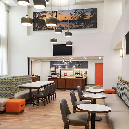 Hampton Inn & Suites Pine Bluff-3