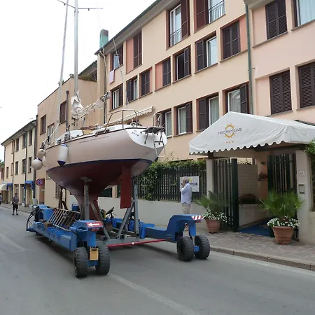 Hotel Yacht Club-3