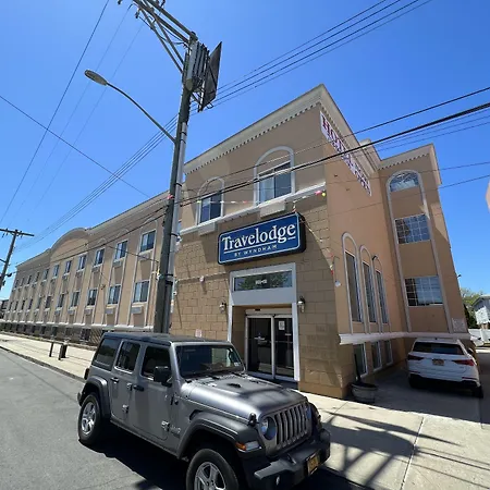 Travelodge By Wyndham Queens-2