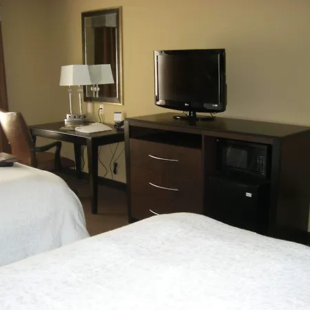 Hampton Inn And Suites Pueblo/North-2
