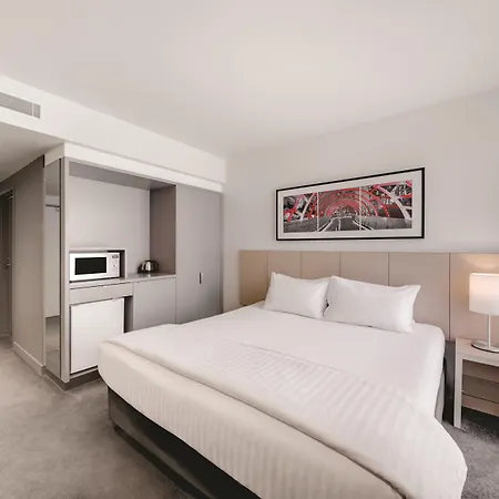 Travelodge Hotel Melbourne Docklands-2