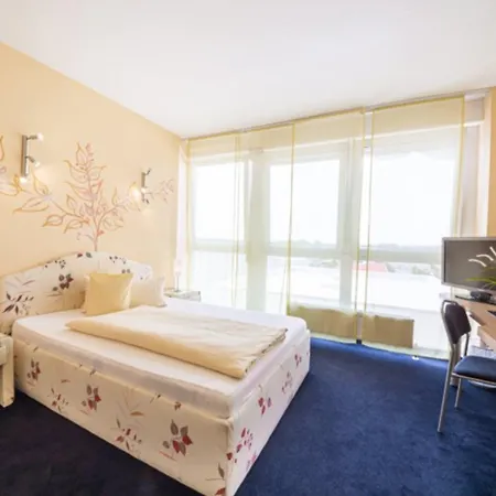 Europa Hotel Garni Free Parking-2