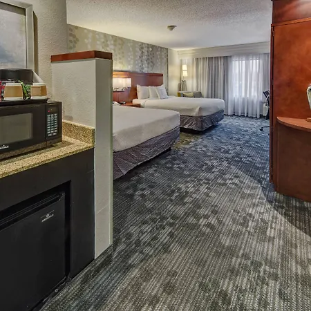 Courtyard By Marriott Alexandria-2