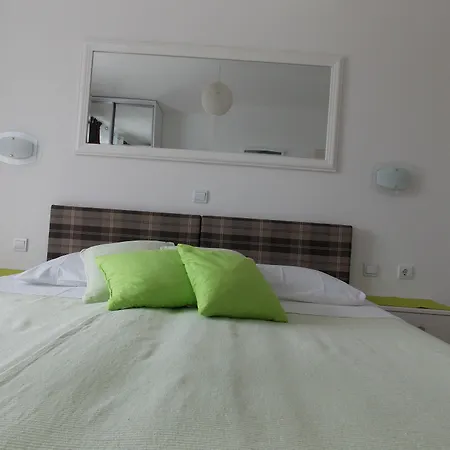 Jele Rooms-3