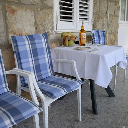 Jele Rooms-2