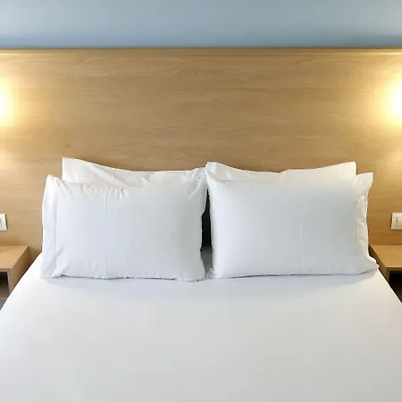 Travelodge Valencia Aeropuerto-2