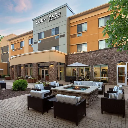 Courtyard Mankato Hotel & Event Center-2