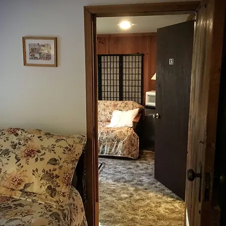 Gateway Inn & Cabins-3