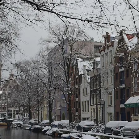 Rembrandtplein Bed & Breakfast-2