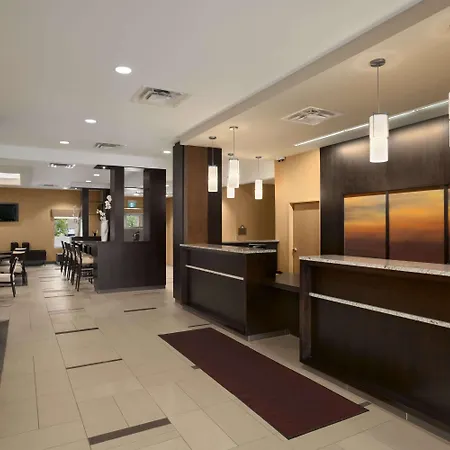 Days Inn & Suites By Wyndham Winnipeg Airport Manitoba-3