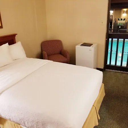 Ramada By Wyndham Alpena-3