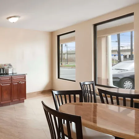 Super 8 By Wyndham Rahway/Newark-3