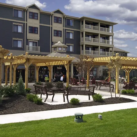 1000 Islands Harbor Hotel-2