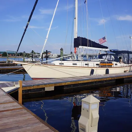 Bridgepointe Hotel & Marina-3