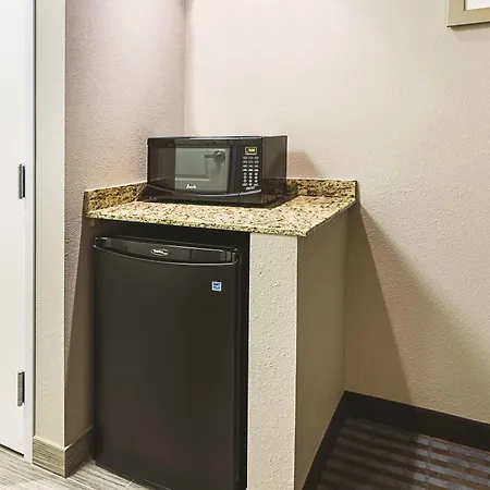 La Quinta Inn & Suites Casino And Bar By Wyndham Glendive-2