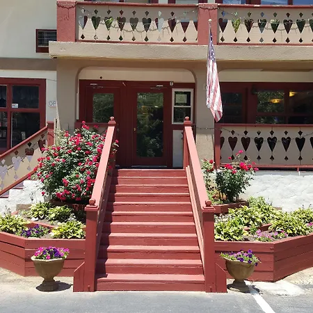 Riverbend Motel & Cabins-2