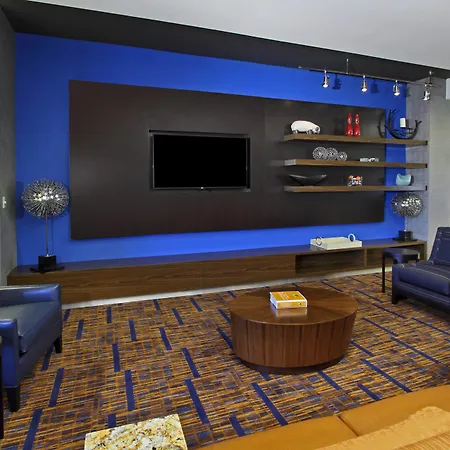 Courtyard By Marriott Victoria-3