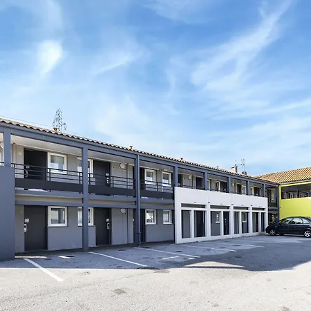 B&B HOTEL Perpignan Sud Porte d'Espagne-2