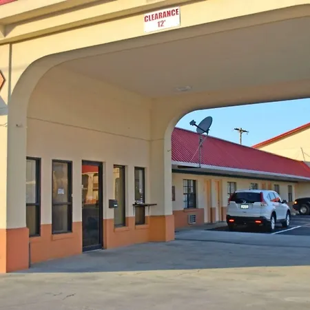 Travelodge By Wyndham Calhoun South I-75-3