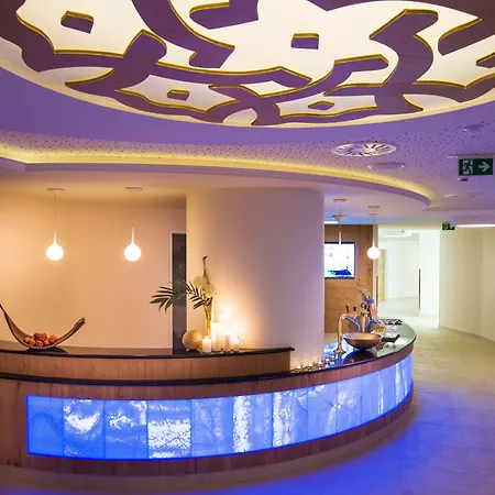 Hotel Norica - Thermenhotels Gastein mit dem Bademantel direkt in die Therme-2