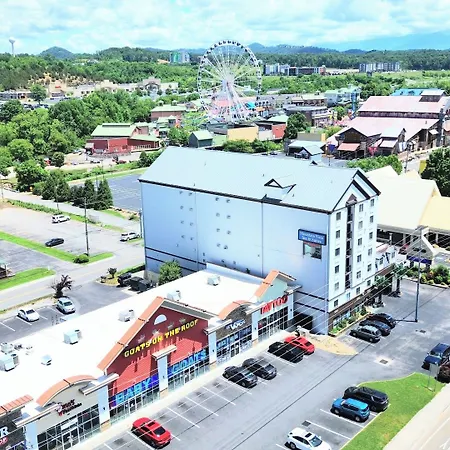 Mountain Vista Inn & Suites - Walking Distance To The Island-3