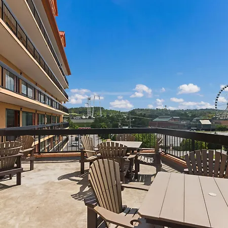 Mountain Vista Inn & Suites - Walking Distance To The Island-2