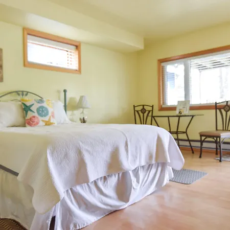 Sea Treasures Inn-3