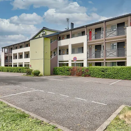 B&B HOTEL Clermont-Ferrand Le Brézet Aéroport-2