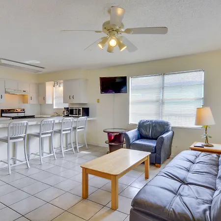 Upper Deck Hotel And Bar - Adults Only-2