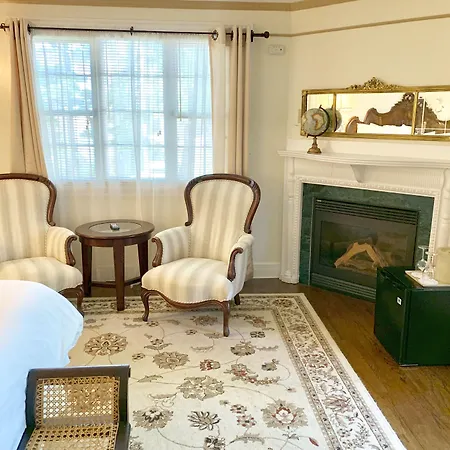 Ivy Manor Inn Village Center-3