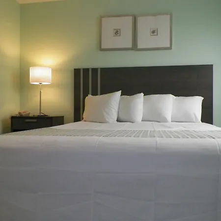 Royal Canadian Motel-2
