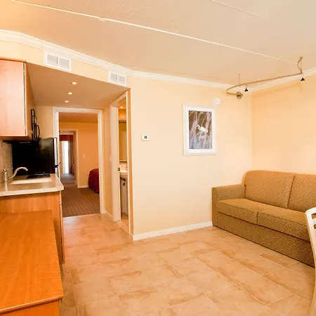 Fleur De Lis Beach Motel-2