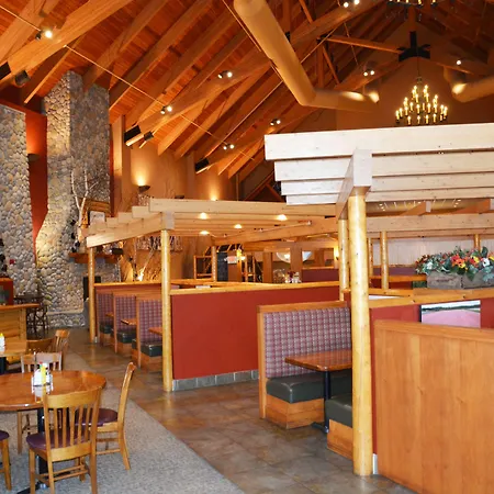 Three Bears Waterpark Resort Near Tomah, An Ascend Collection Hotel-3