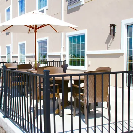 Cobblestone Hotel & Suites - Devils Lake-2