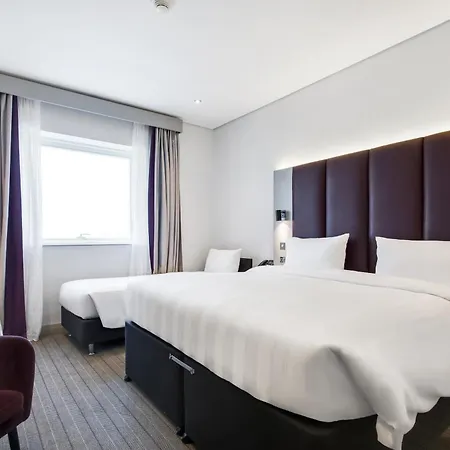 Premier Inn Dubai International Airport - An Emirates Group Company-3