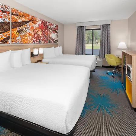 Days Inn By Wyndham Eagle River-3