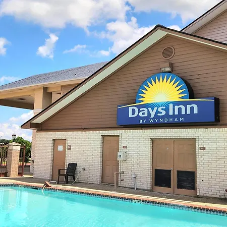 Days Inn By Wyndham Navasota-2