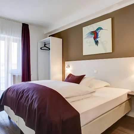 Hotel West-3