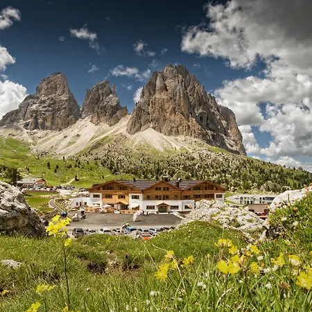 Passo Sella Dolomiti Mountain Resort-3
