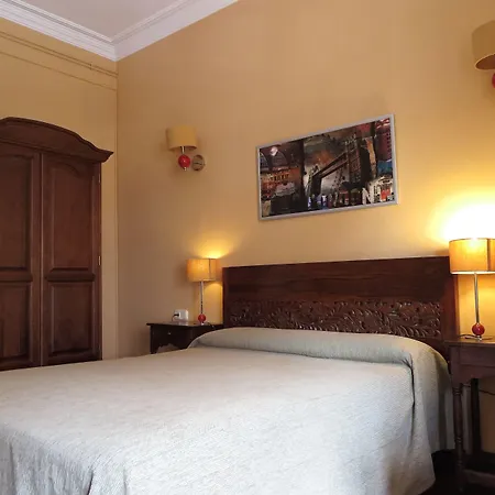 Hostal Esmeralda-3