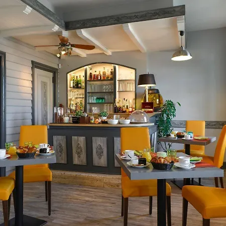 Logis Hôtels Restaurant Le Dauphin-2