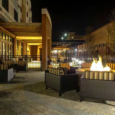 Courtyard By Marriott Lagrange-3