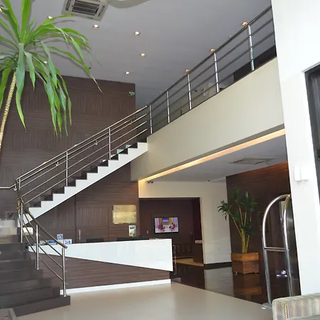Golden Plaza Hotel By Easy Class-2
